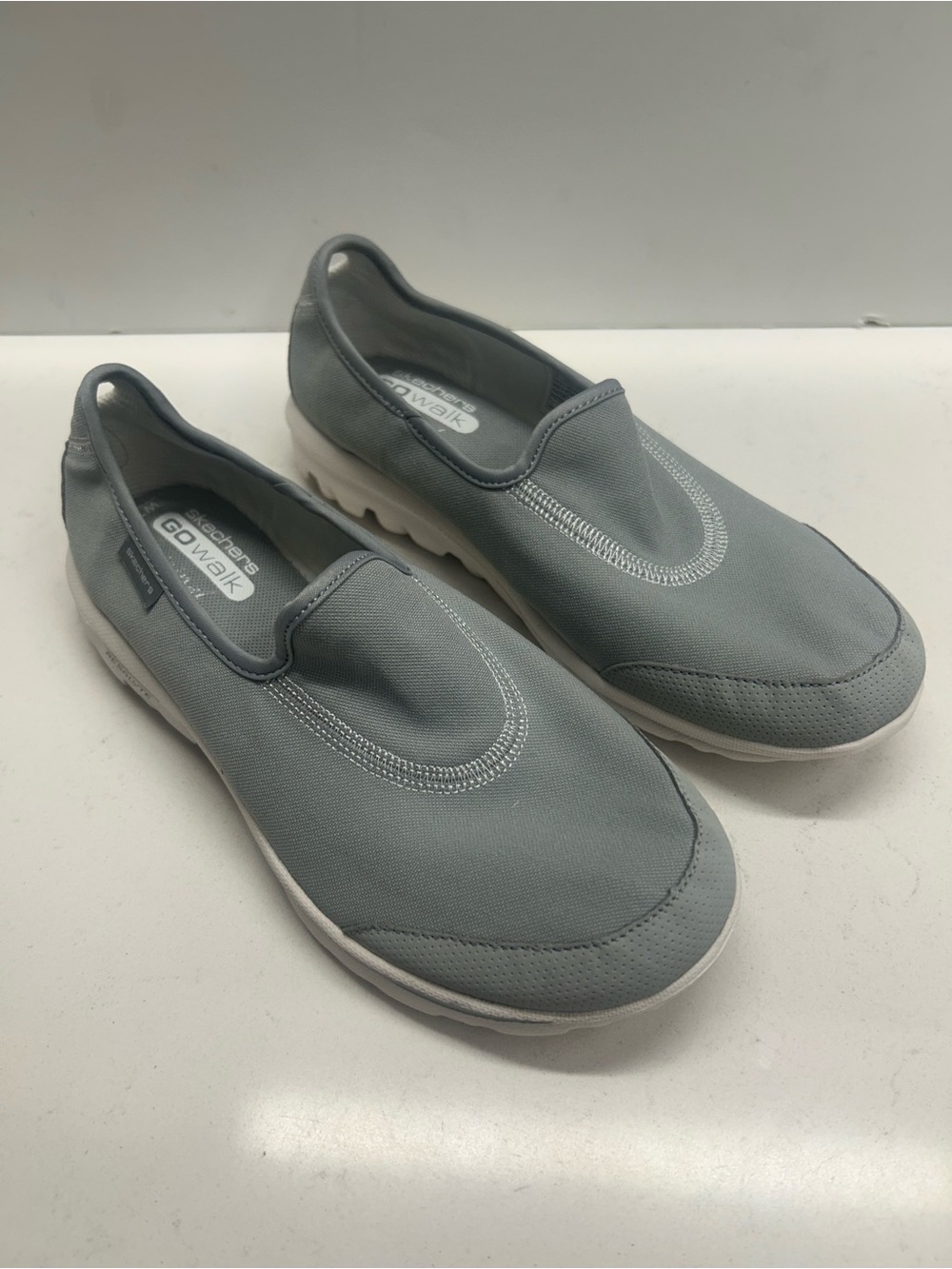 Skechers GOwalk Slip-On Loafers in Light Gray and White Size 7.5